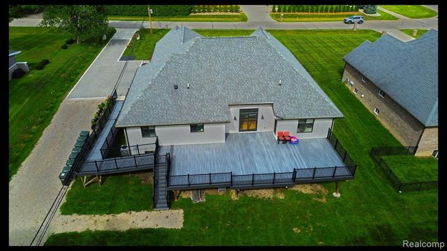 39 Stark Road, Rochester Hills, MI 48307