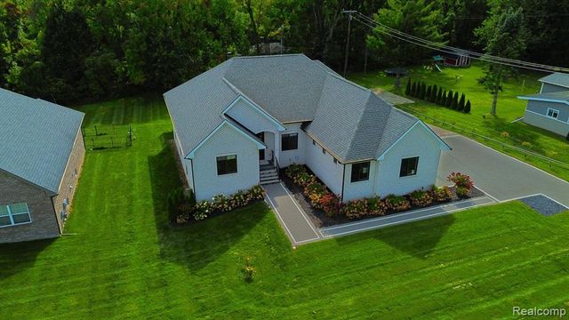 39 Stark Road, Rochester Hills, MI 48307