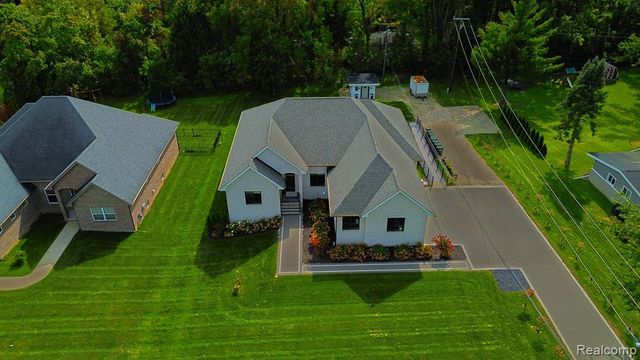 39 Stark Road, Rochester Hills, MI 48307