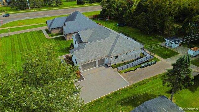 39 Stark Road, Rochester Hills, MI 48307