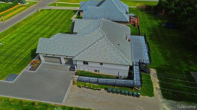 39 Stark Road, Rochester Hills, MI 48307