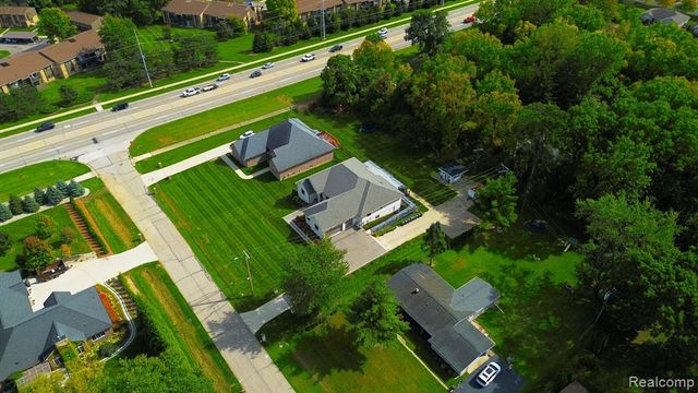 39 Stark Road, Rochester Hills, MI 48307