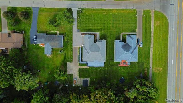 39 Stark Road, Rochester Hills, MI 48307