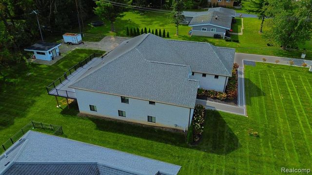 39 Stark Road, Rochester Hills, MI 48307