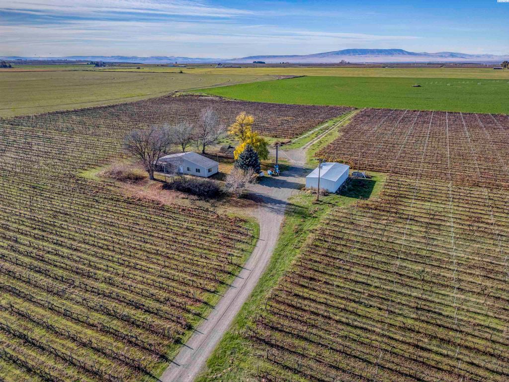 11201 Taylor Flats Road, Pasco, WA 99301