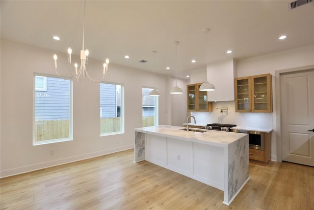 510 E 37th Street, Houston, TX 77022