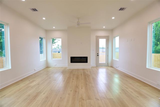 510 E 37th Street, Houston, TX 77022