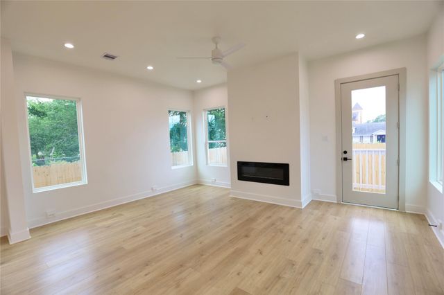 510 E 37th Street, Houston, TX 77022