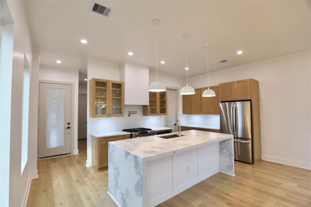 510 E 37th Street, Houston, TX 77022