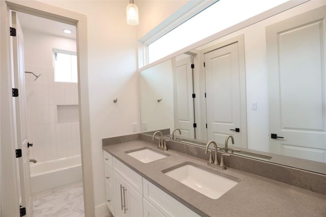 510 E 37th Street, Houston, TX 77022