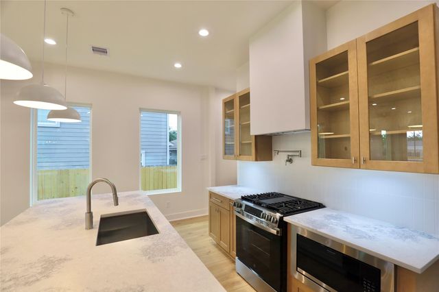 510 E 37th Street, Houston, TX 77022