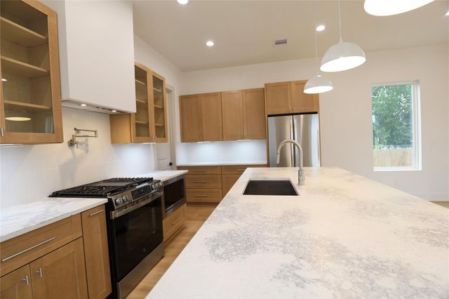 510 E 37th Street, Houston, TX 77022