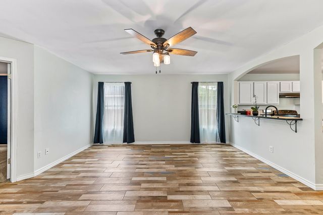 111 Quail Hollow DR, Hutto, TX 78634