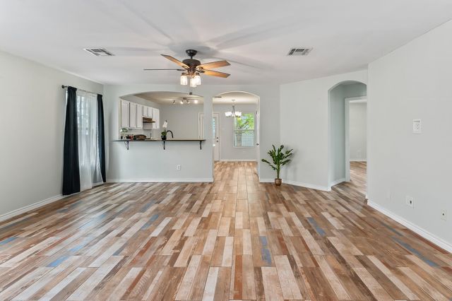 111 Quail Hollow DR, Hutto, TX 78634