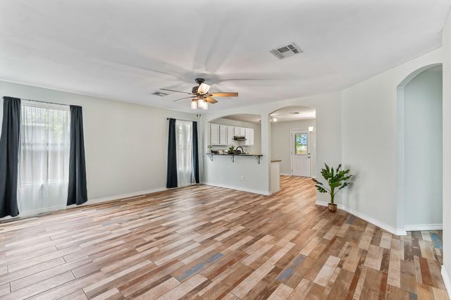 111 Quail Hollow DR, Hutto, TX 78634