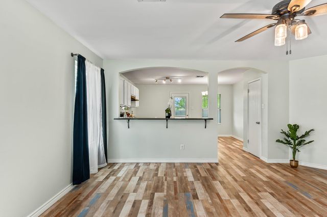 111 Quail Hollow DR, Hutto, TX 78634