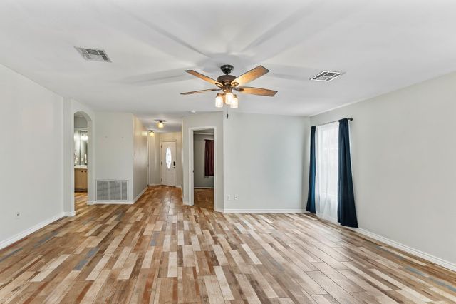 111 Quail Hollow DR, Hutto, TX 78634