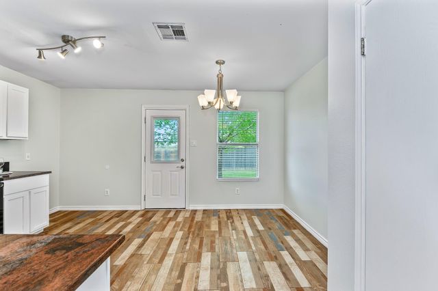 111 Quail Hollow DR, Hutto, TX 78634