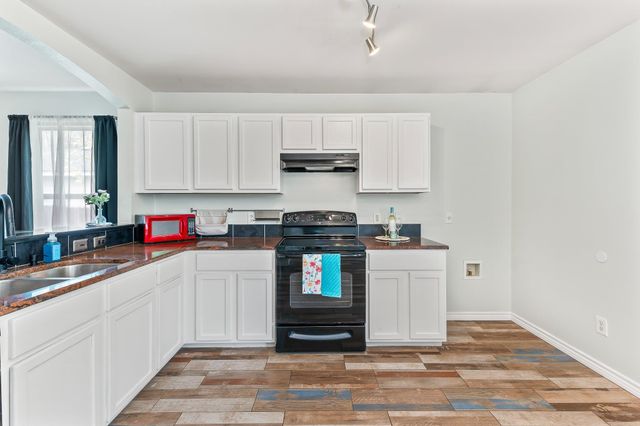 111 Quail Hollow DR, Hutto, TX 78634