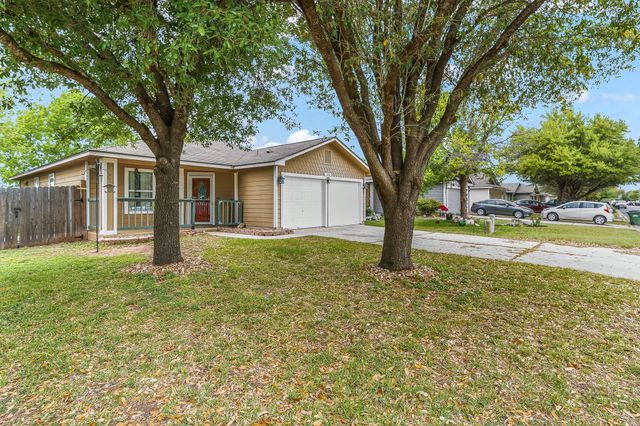 111 Quail Hollow DR, Hutto, TX 78634