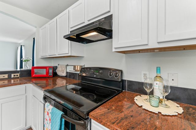 111 Quail Hollow DR, Hutto, TX 78634