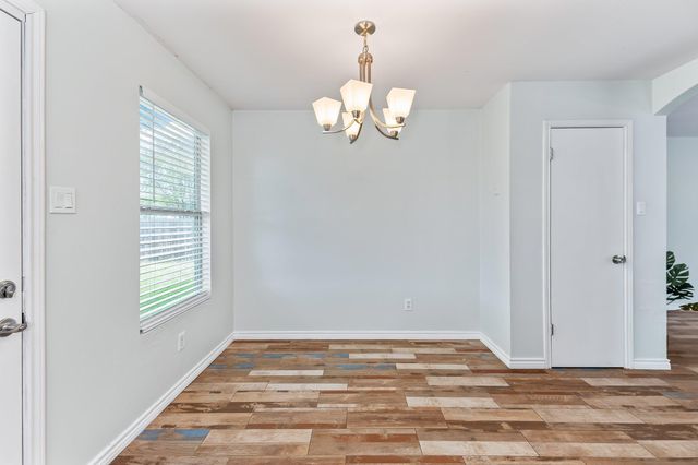 111 Quail Hollow DR, Hutto, TX 78634