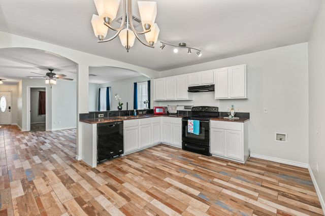 111 Quail Hollow DR, Hutto, TX 78634