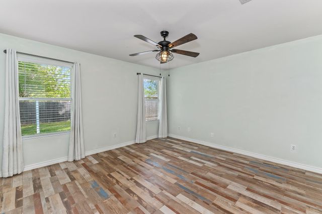 111 Quail Hollow DR, Hutto, TX 78634