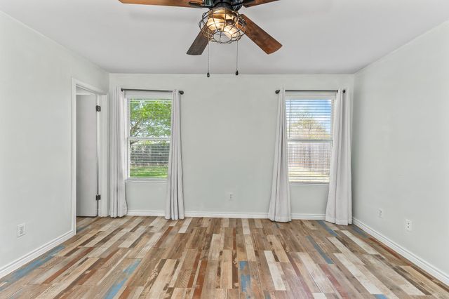 111 Quail Hollow DR, Hutto, TX 78634