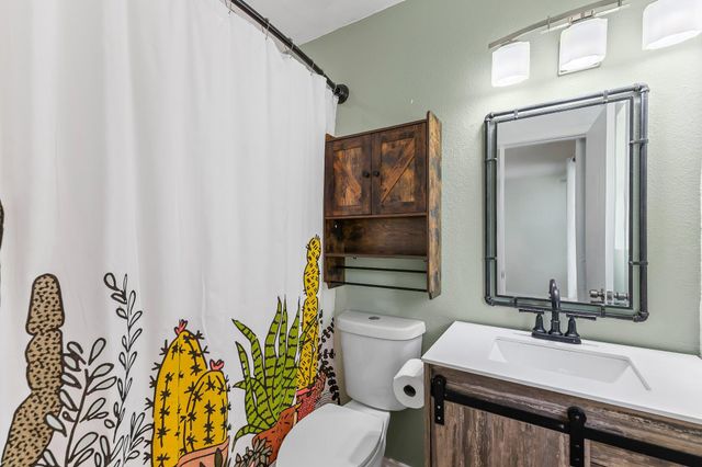 111 Quail Hollow DR, Hutto, TX 78634