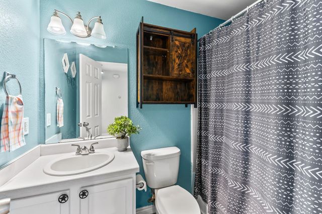 111 Quail Hollow DR, Hutto, TX 78634