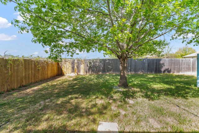 111 Quail Hollow DR, Hutto, TX 78634