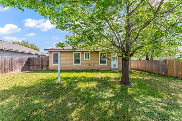 111 Quail Hollow DR, Hutto, TX 78634