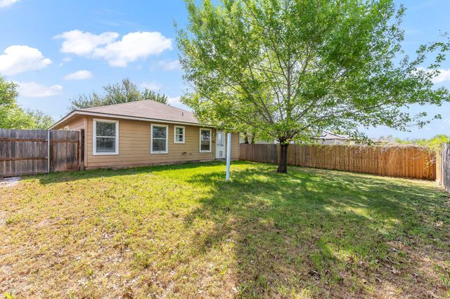 111 Quail Hollow DR, Hutto, TX 78634