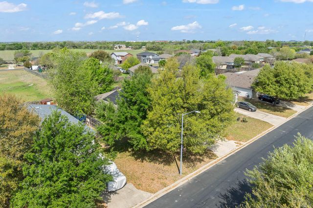 111 Quail Hollow DR, Hutto, TX 78634