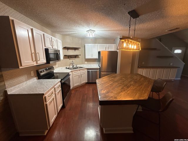 1209 BLUFF CREEK CIR, New Braunfels, TX 78130