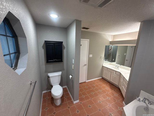 1209 BLUFF CREEK CIR, New Braunfels, TX 78130