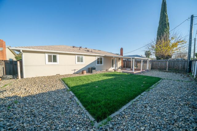 1813 Lupin Ln, Ceres, CA 95307
