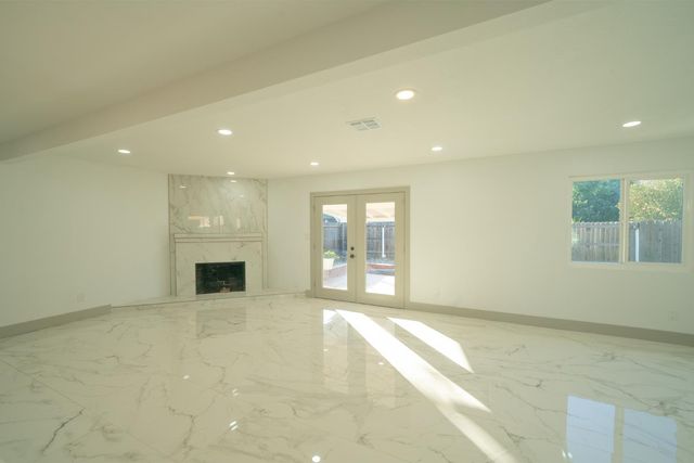 1813 Lupin Ln, Ceres, CA 95307