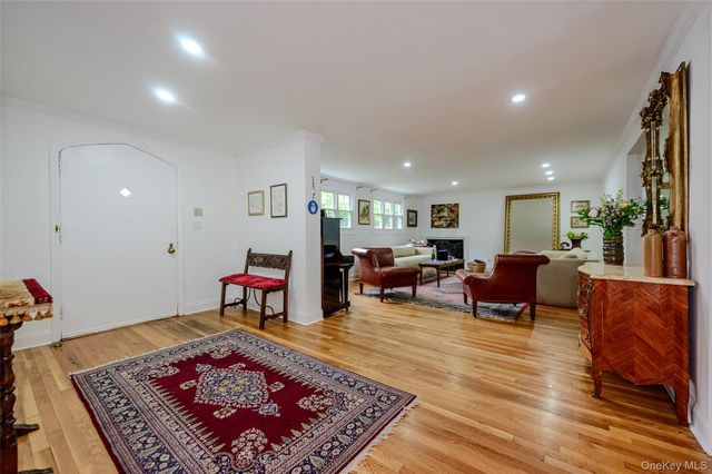 27 Ridge Drive E, Great Neck, NY 11021