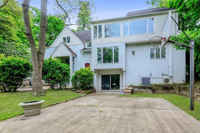 27 Ridge Drive E, Great Neck, NY 11021