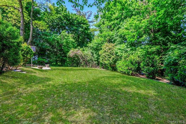 27 Ridge Drive E, Great Neck, NY 11021