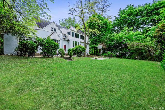 27 Ridge Drive E, Great Neck, NY 11021