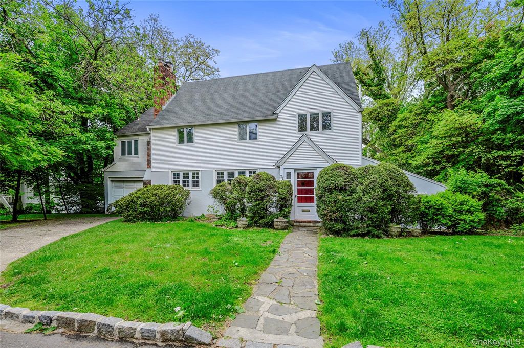 27 Ridge Drive E, Great Neck, NY 11021