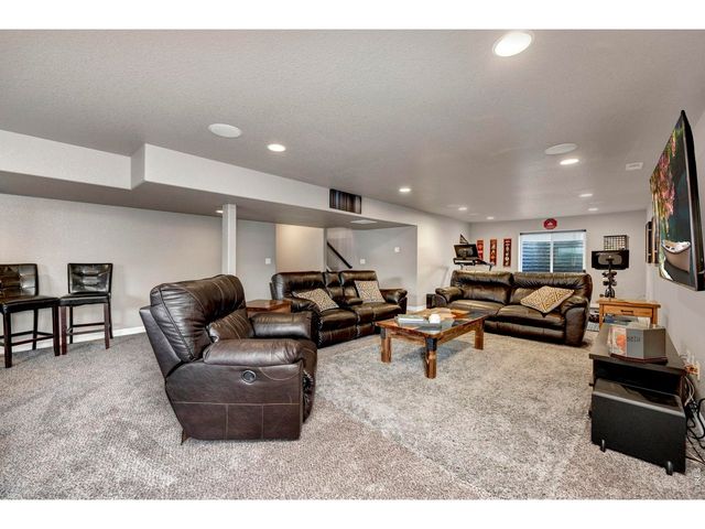 5225 Carmon Dr, Windsor, CO 80550