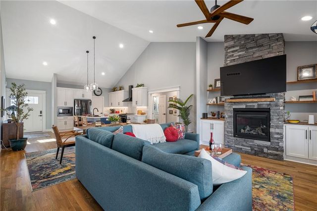 2110 Chateau Place, Raymore, MO 64083