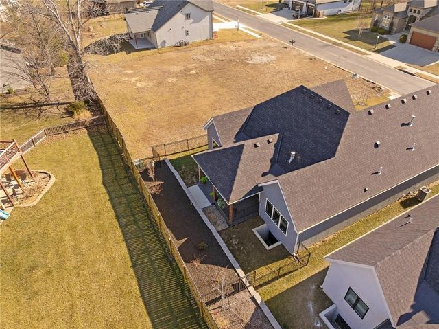 2110 Chateau Place, Raymore, MO 64083