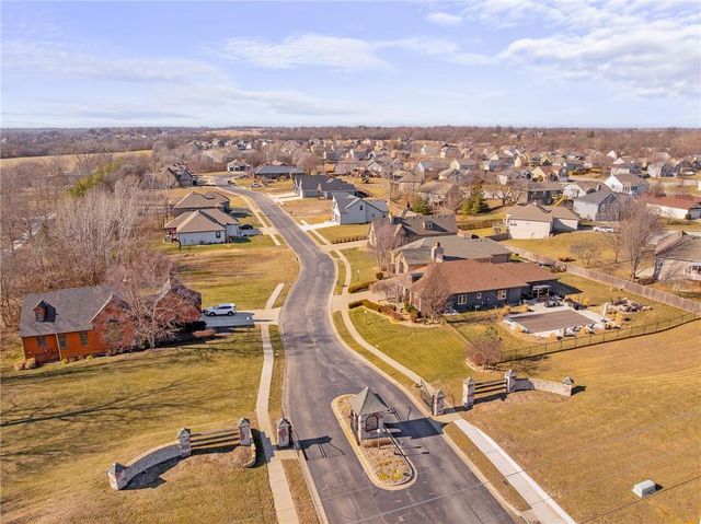 2110 Chateau Place, Raymore, MO 64083