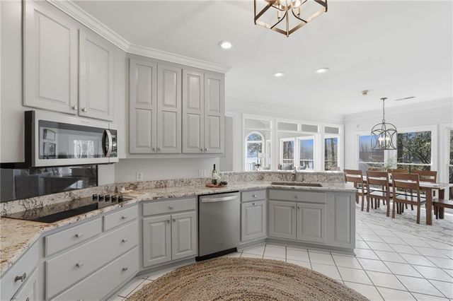 9155 Bay Pointe Drive, Gainesville, GA 30506