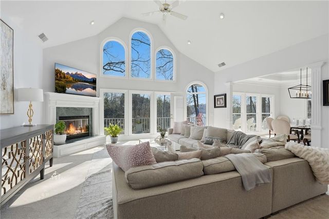 9155 Bay Pointe Drive, Gainesville, GA 30506